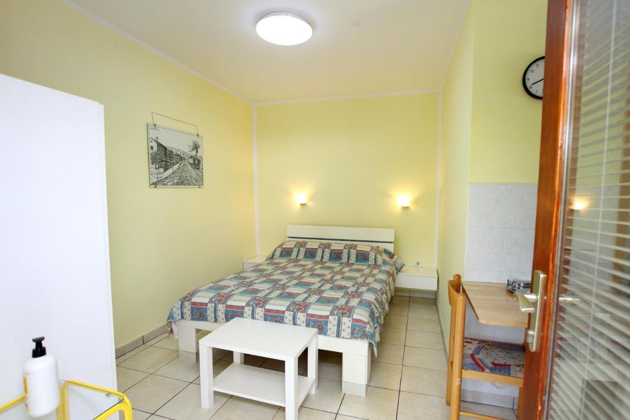 Dino Studio And Room Apartments Portorož Eksteriør billede